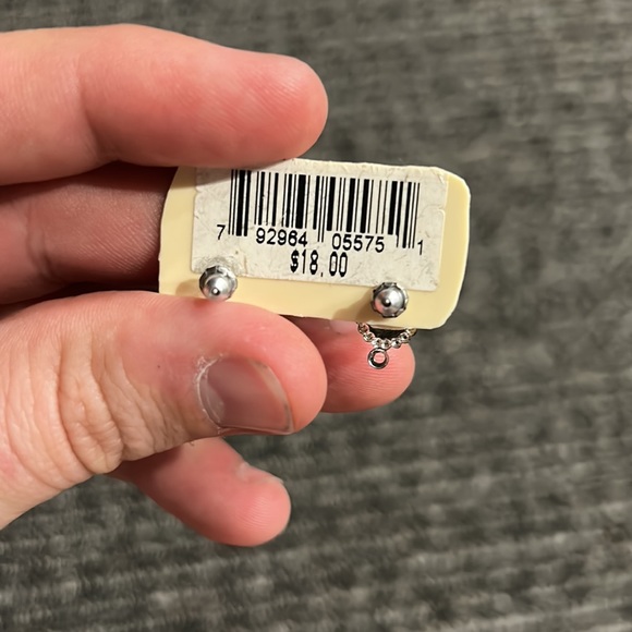 💥Brand NEW Earrings | Stud stones | Silver with Pearl looking stones 💥 - Picture 4 of 4